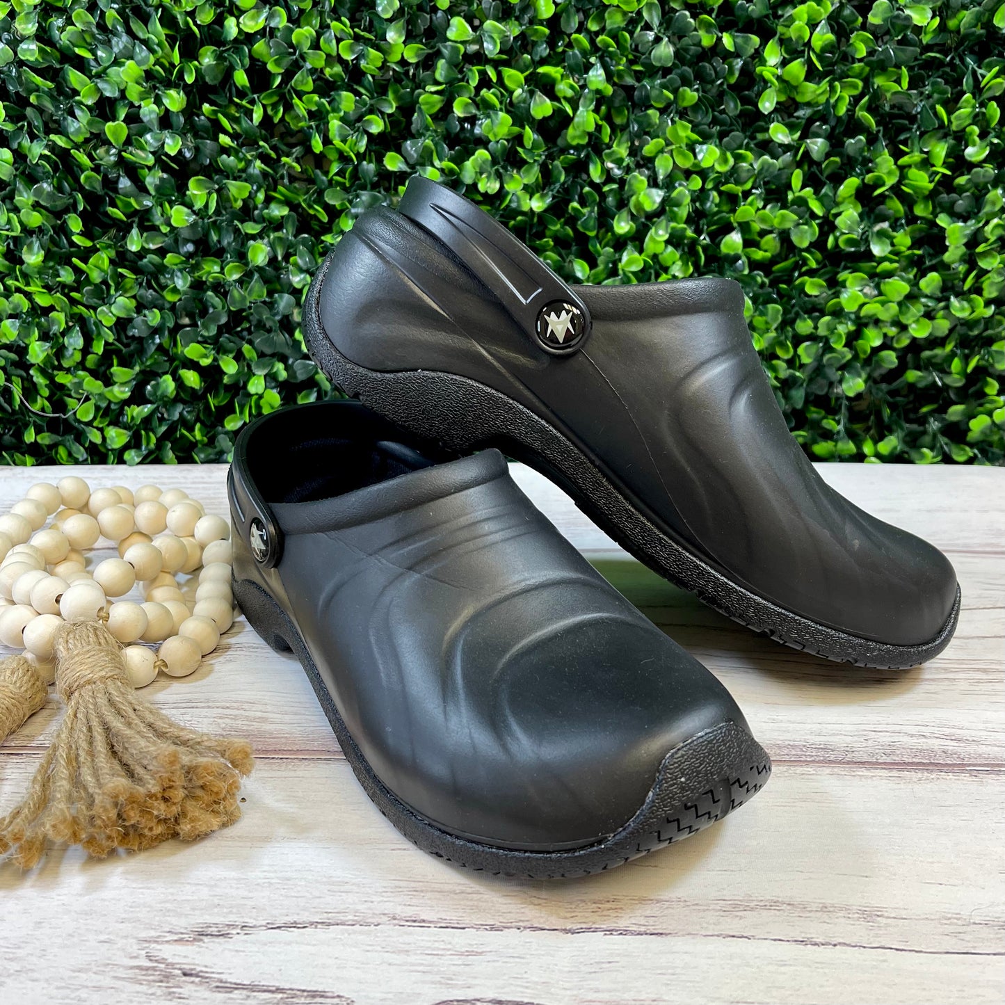 Zone Shoes - Black - 7M